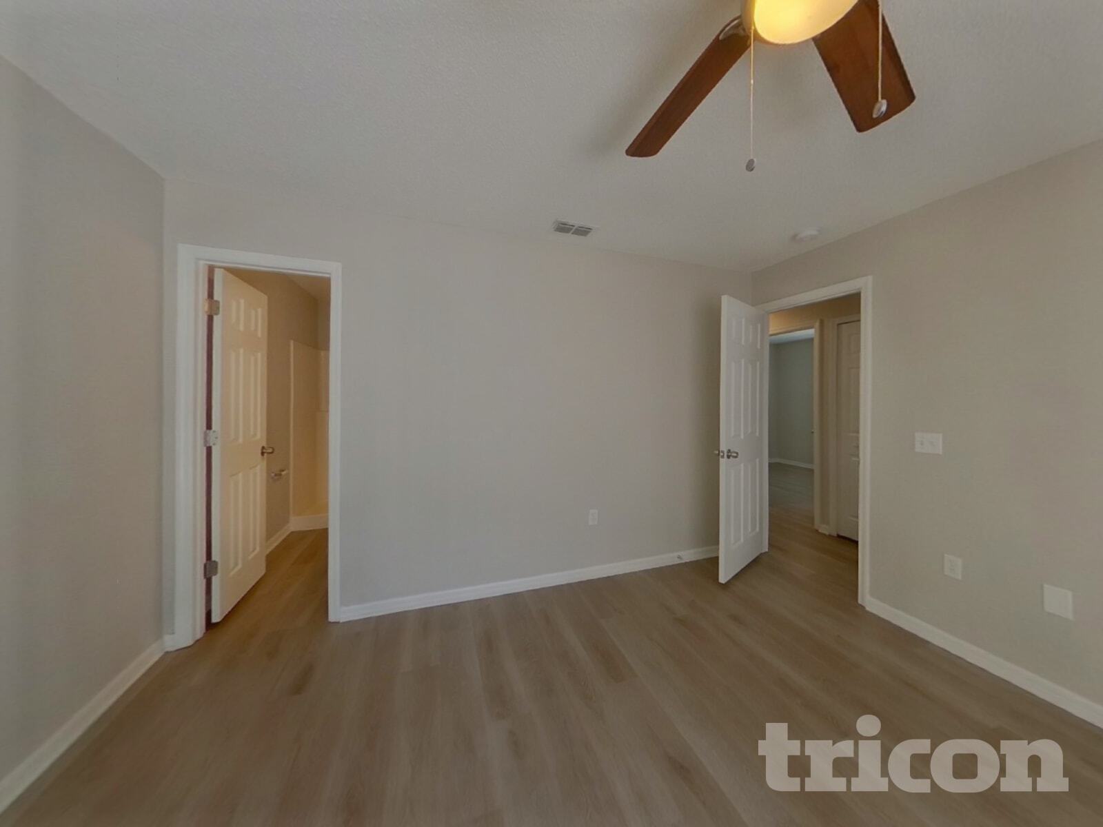 Building Photo - 5852 Lake Front Dr