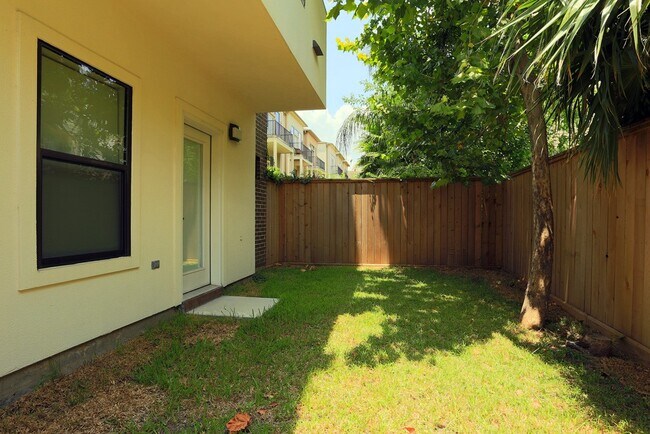 Building Photo - 5210 Rose St