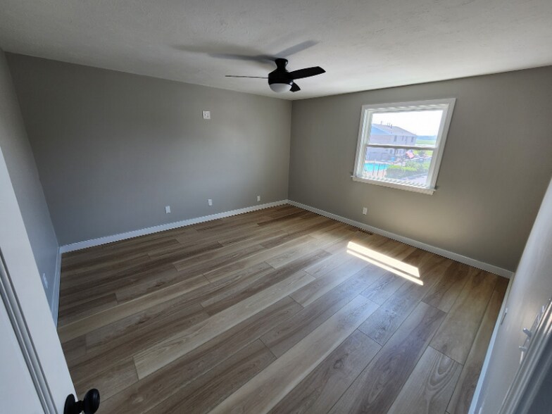 Building Photo - 275 North End Blvd