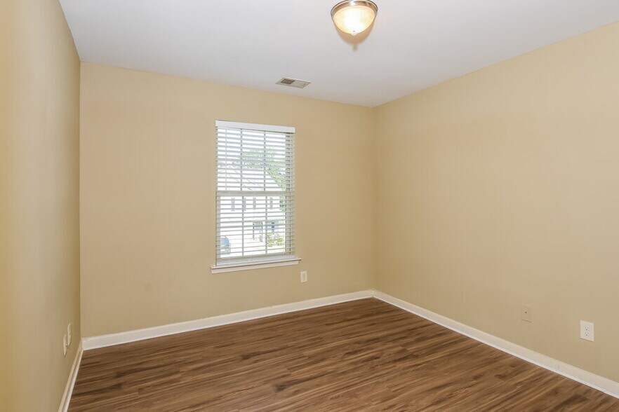 Building Photo - 173 Camellia Way