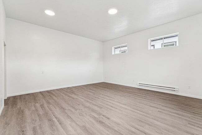 Building Photo - 911 - Office