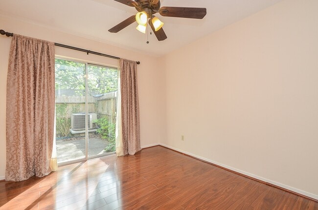 Building Photo - 2209 Bauer Dr