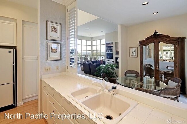 Building Photo - 3 br, 3 bath House - 17203 SE 42nd Pl