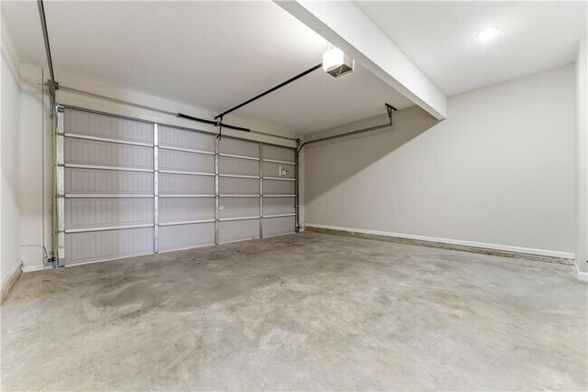 Building Photo - 231 Eva Wy