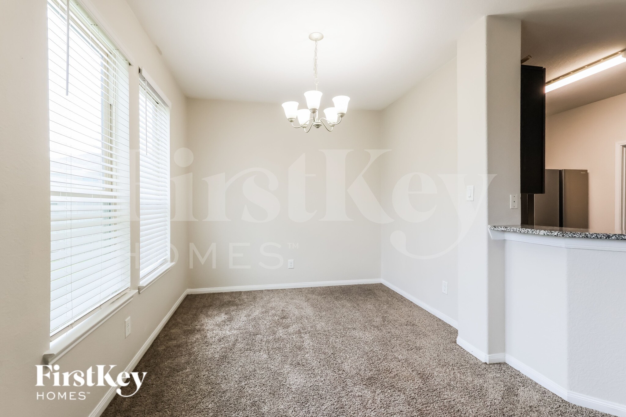 Building Photo - 15141 Meadow Glen S