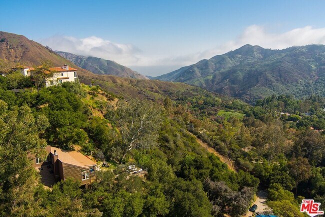 Building Photo - 21338 Colina Dr