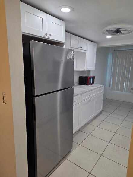 Primary Photo - 1 Abbey Ln