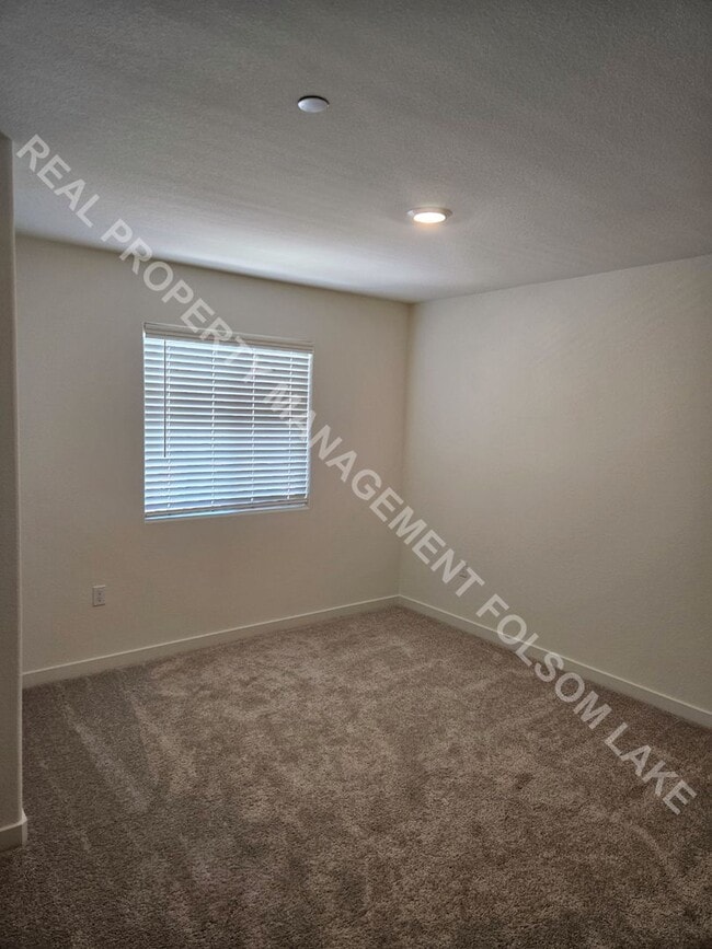 Building Photo - New 3bd 2.5ba home in the Riverblossom at ...