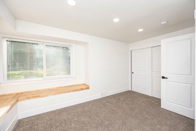 Building Photo - Lakewood Rambler 3 bedroom + Bonus