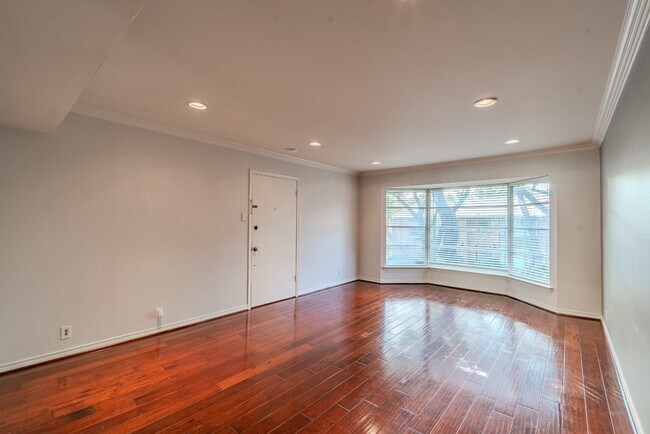 Building Photo - 6106 Averill Way