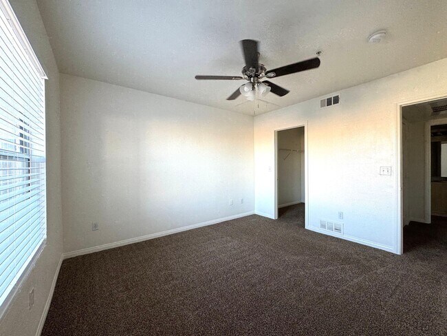 Building Photo - 6955 N Durango Dr