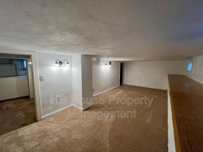 Building Photo - 1405 16th Ave