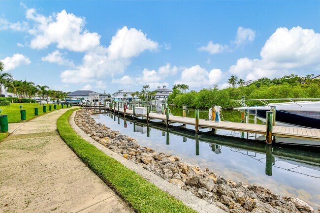 Building Photo - 2299 Treasure Isle Dr