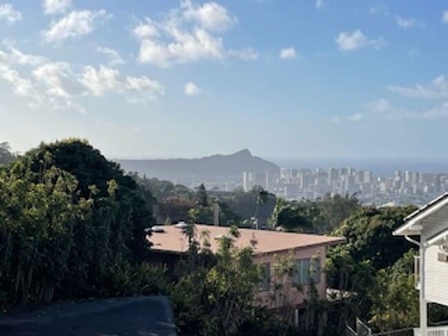 Building Photo - Pacific Heights 1/1 cottage