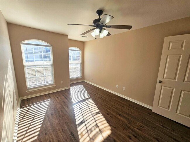 Building Photo - 3604 SW Carriageway Ave