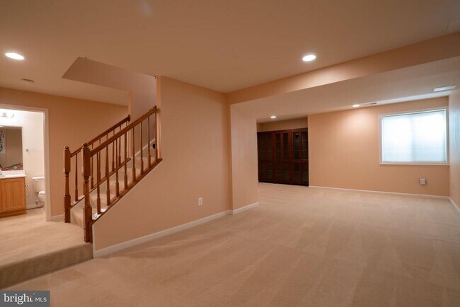 Building Photo - 10955 Southcoate Village Dr