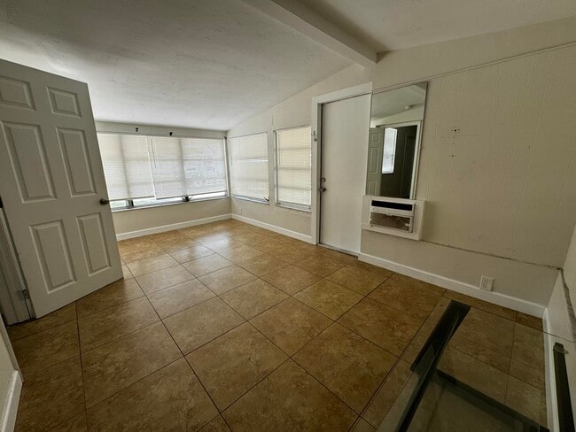 Building Photo - 1681 NE 51st Ct