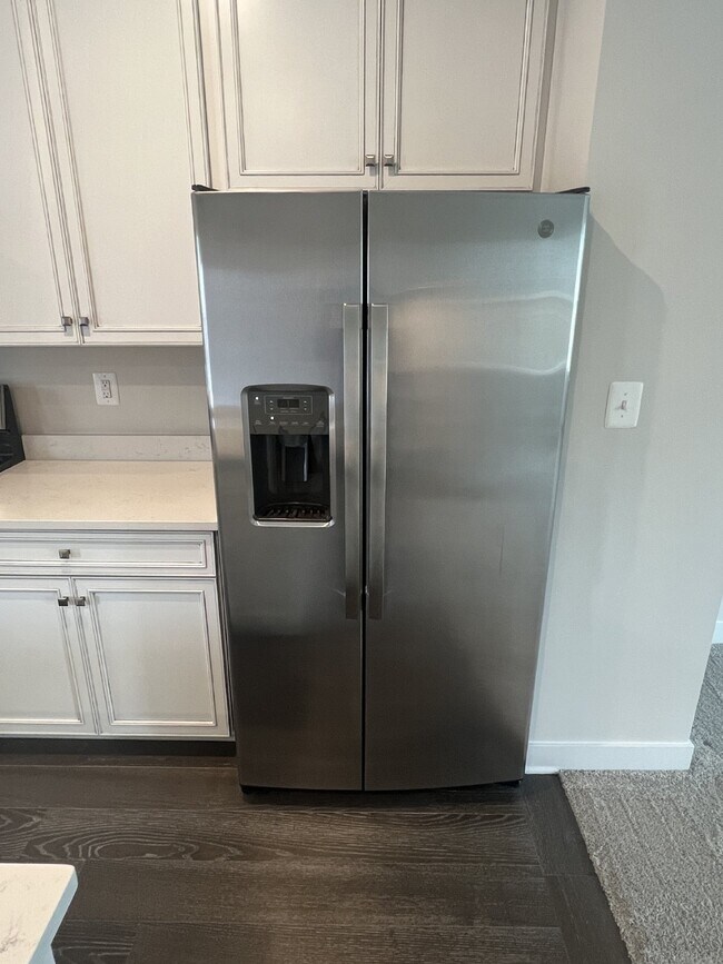 Building Photo - **Special Move-in Offer**  $500 off of the...