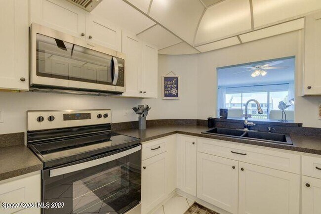 Building Photo - 6124 S River Run Dr
