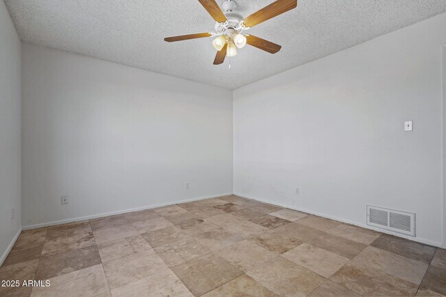 Building Photo - 2346 E Shaw Butte Dr