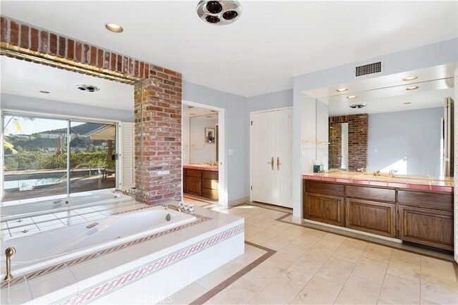 Building Photo - 3713 Dellvale Pl