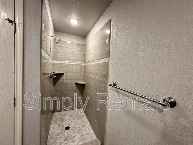 Building Photo - 1310 Sabine St