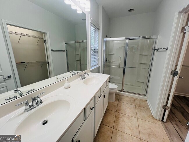 Building Photo - 164 Begonia Ct