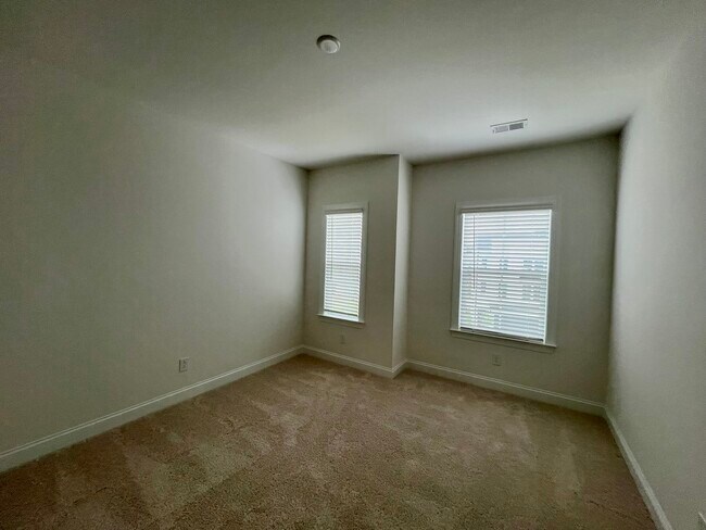 Building Photo - 2132 Barrowcliffe Dr NW