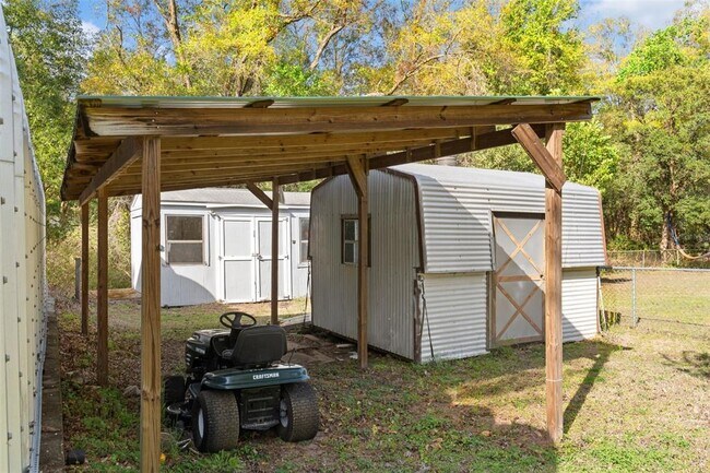 Building Photo - 20639 SW Rainbow Lakes Blvd