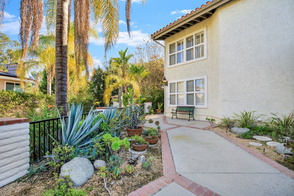 Building Photo - 23450 Park Hermosa