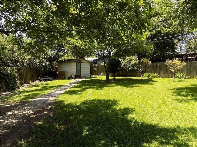 Building Photo - 8402 Leesburg Cir