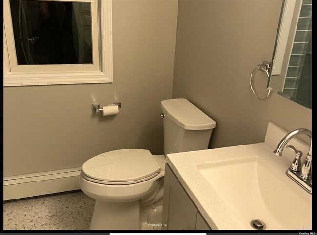 Building Photo - 24 Deepdale Dr