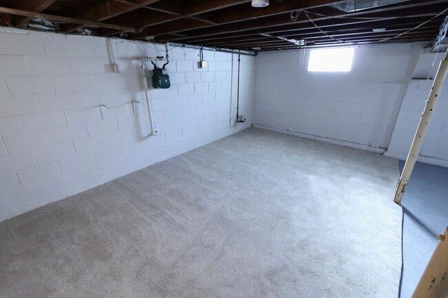 Building Photo - 843 Davies Ave