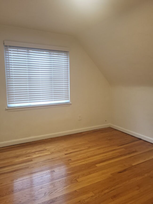 Building Photo - Beautiful 3 bedroom house in Brookline