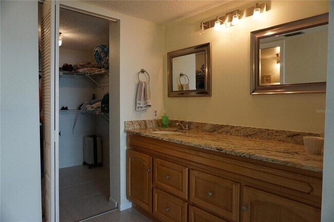 Building Photo - 6322 Palma Del Mar Blvd S