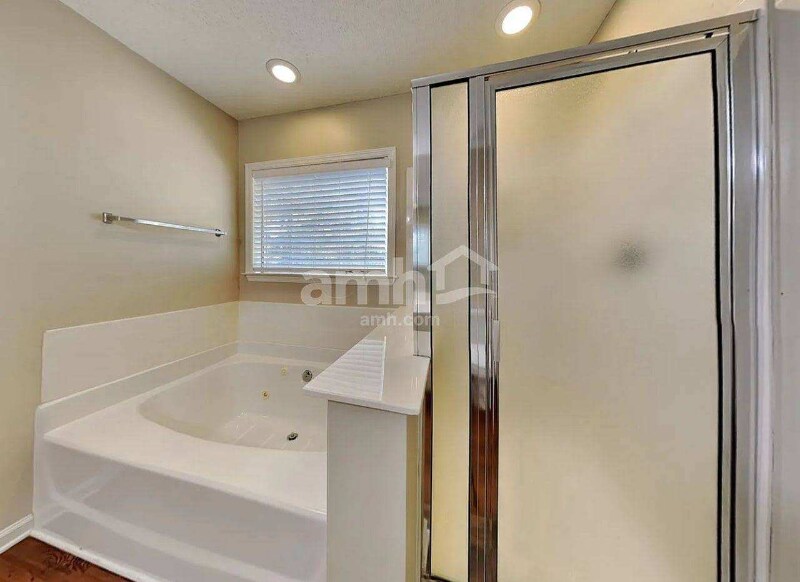 Building Photo - 106 Guildford Dr