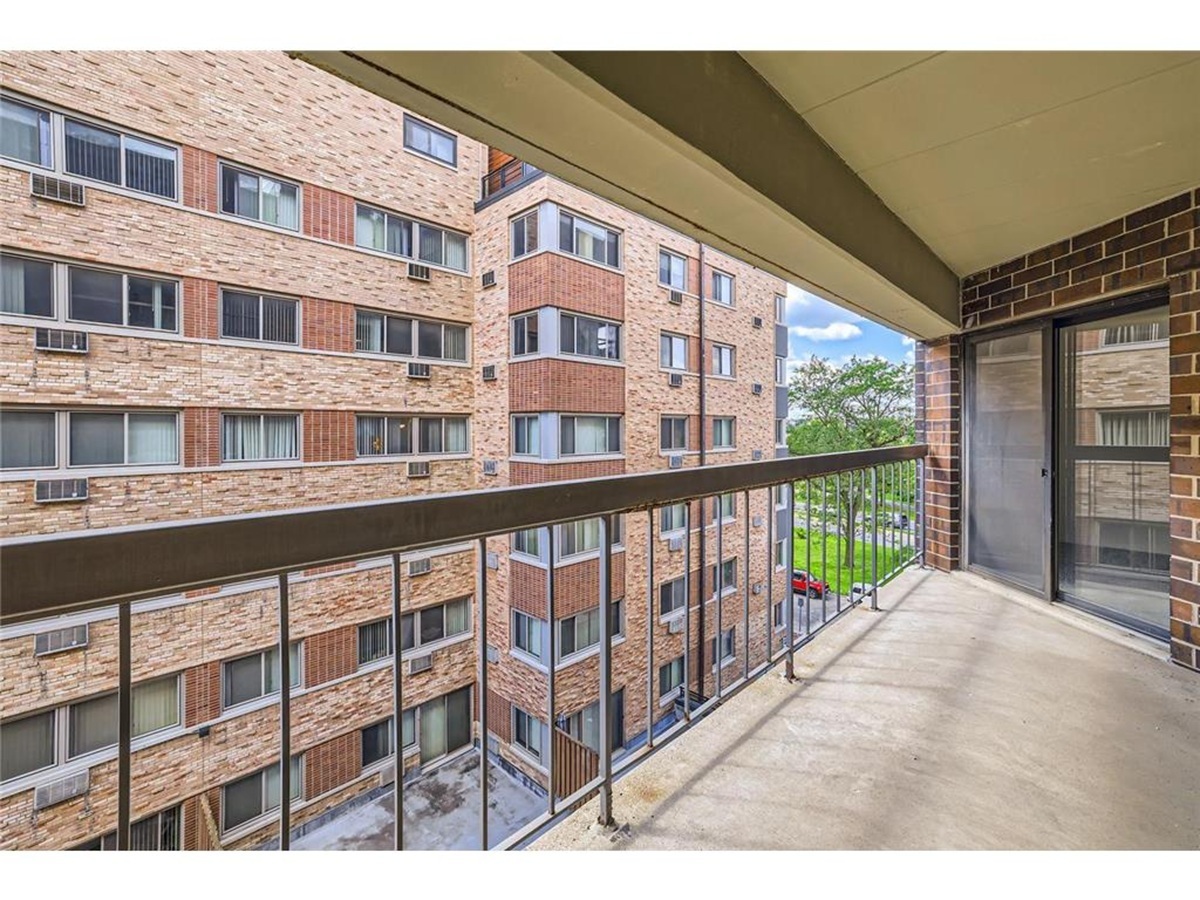 Building Photo - 2885 Knox Ave S
