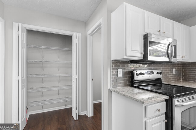 Building Photo - 1616 Amhearst Oaks Ct