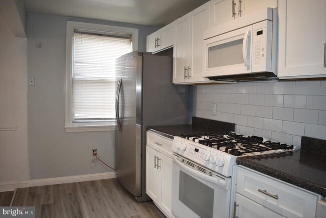 Building Photo - 7305 Woodcrest Ave