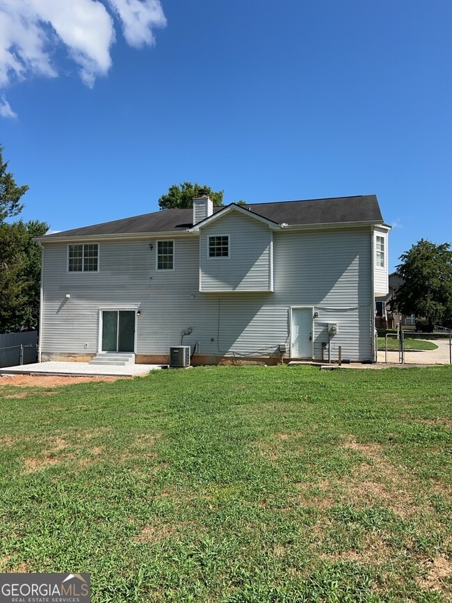 Building Photo - 1206 St Andrews Dr