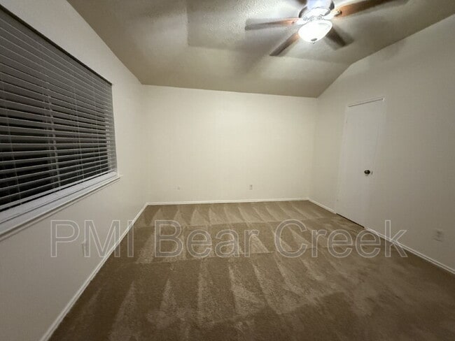 Building Photo - 9618 Yearling Cir