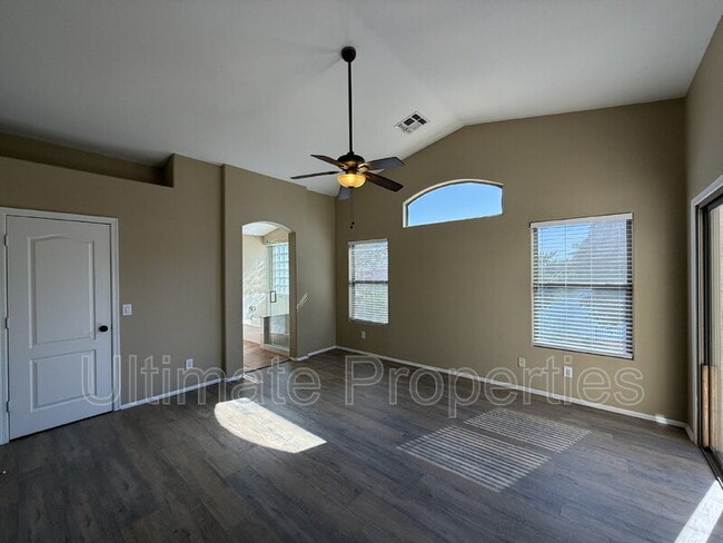 Building Photo - 11171 W Edgemont Ave