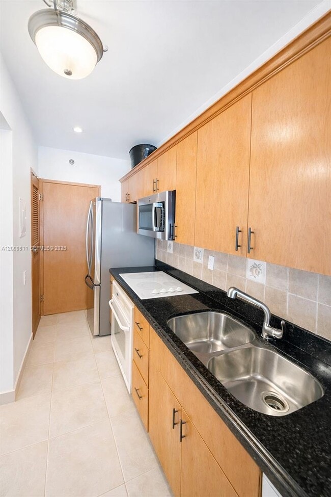 Building Photo - 100 Lincoln Rd