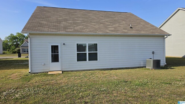 Building Photo - 1122 Freedom Pkwy