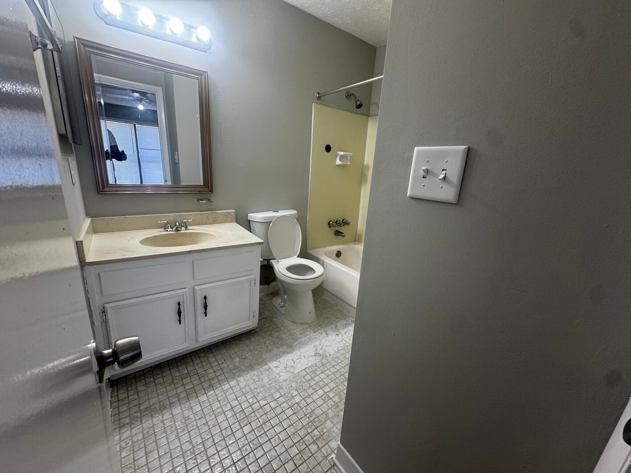 Building Photo - Room in Townhome on Governors Dr