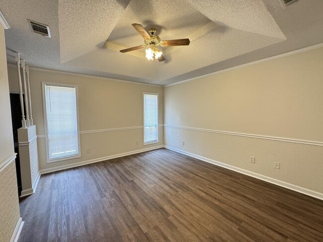 Building Photo - 327 Bonnie Dr