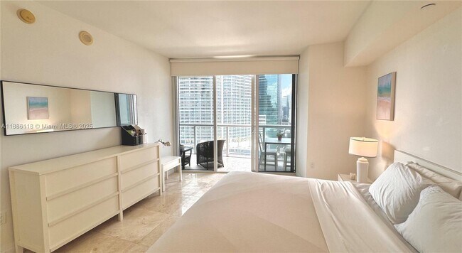 Building Photo - 475 Brickell Ave