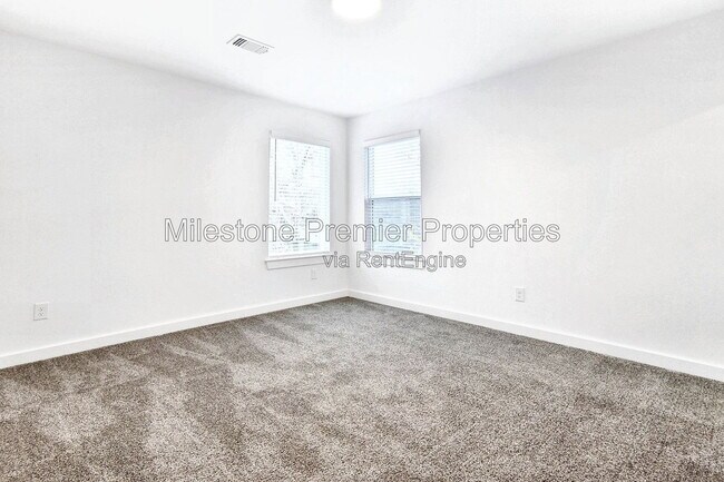 Building Photo - 319 E Hull St