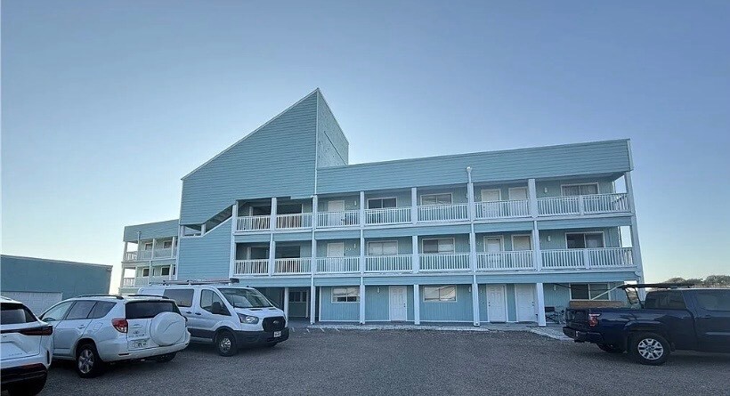 Building Photo - 14801 Compass St