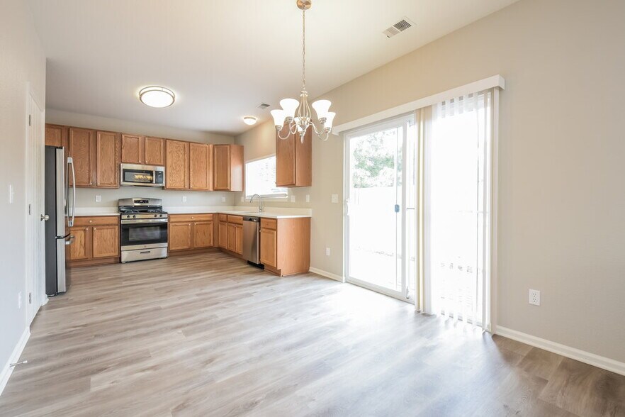 Building Photo - 2487 E 127th Ct